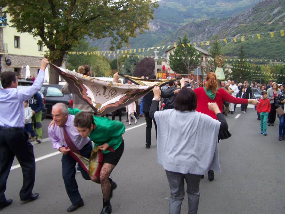baile del pañuelo en castejón de sos (Fotografía: Angel Gayúbar)