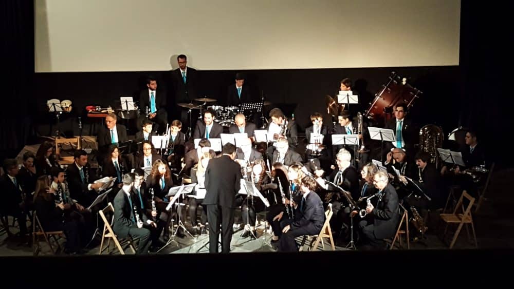 la banda en un momento del concierto del pasado sábado (Fotografía: Angel Gayúbar)
