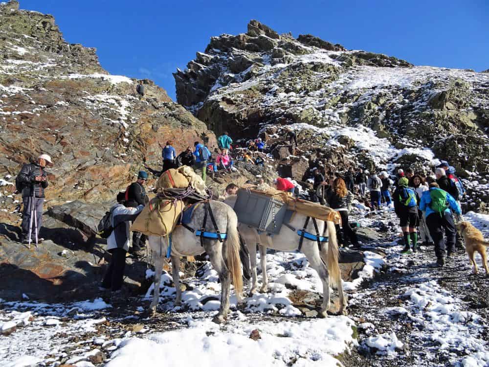 Benasqueses y luchoneses se juntan en el Portillón para reivindicar el túnel que les comunique