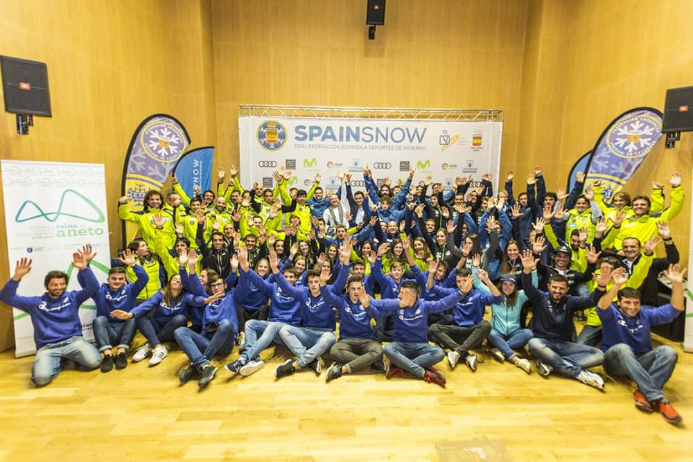 integrantes de los distintos equipos nacionales de la rfedi en la presentación benasquesa (Fotografía: Servicio especial)