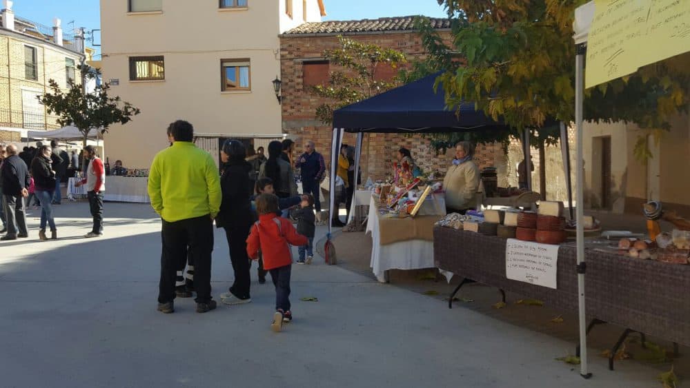 Animación en la Feria de Artesanía de San Román de La Puebla de Castro