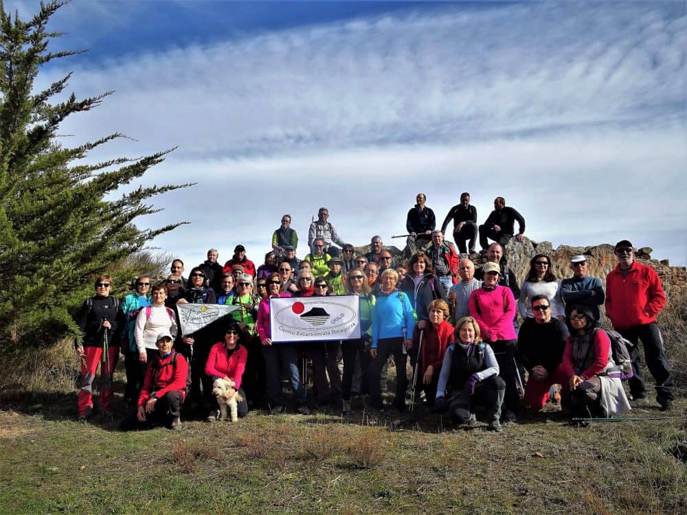 Foto de grupo en la ermita de la Ganza (Fotografía: Carlos Bravo)