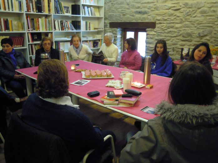 Una de las actividades realizadas en la Biblioteca de Benasque (Fotografía: Servicio especial)