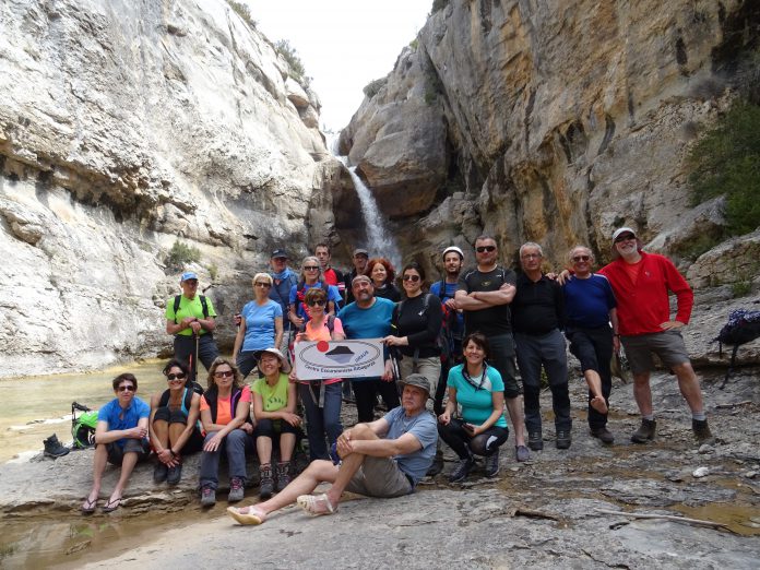 Buena parte de los expedicionarios en uno de los espectaculares parajes de la excursión (Fotografía: Carlos Bravo)