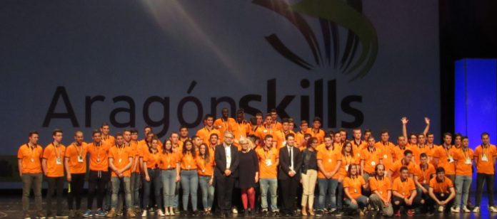 Foto de grupo de los participantes en las Aragón Skills (Fotografía: Servicio especial)