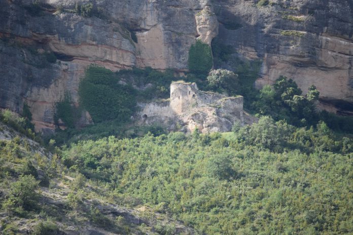 Castillo-ermita de San Martín de Capella, una de las paradas previstas en la excursión (Fotografía: Angel Gayúbar)
