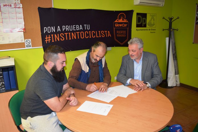 Torres, Ciutad y Romeo en la firma del convenio (Fotografía: Angel Gayúbar)