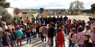 El colegio de Almudévar presenta un nuevo patio ideado como espacio de aprendizaje