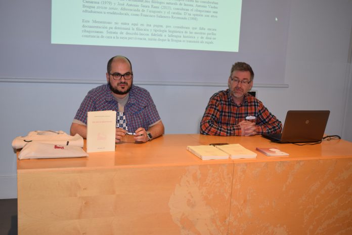Chuan Carlos Bueno y Xabier Tomás en la inauguración de las Jornadas (Fotografía: Angel Gayúbar)