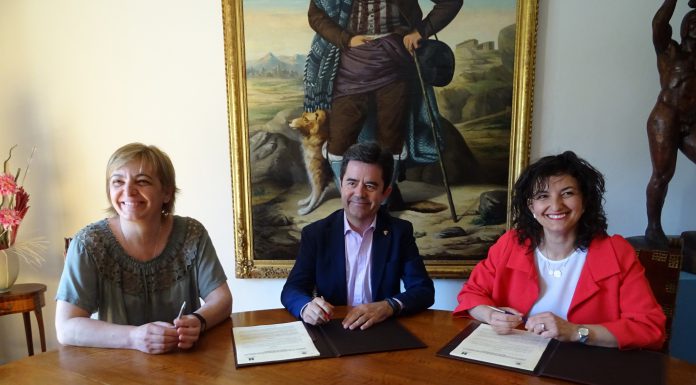 Ayuntamiento y Comercio firman el convenio anual para dinamizar el sector en la ciudad por 52.500 euros
