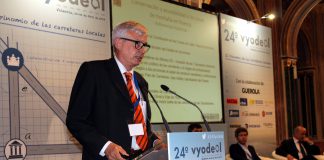 Ramón Colom, Ingeniero Jefe de Obras Públicas en la DPH, distinguido con la Medalla de Honor de la Asoc. Española de la Carretera