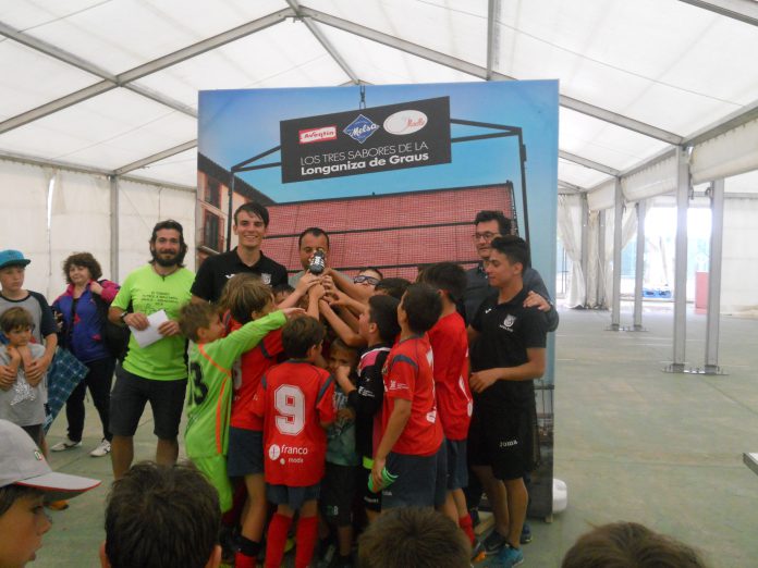 los integrantes del equipo fragatino celebran la victoria final (Fotografía: Servicio especial)