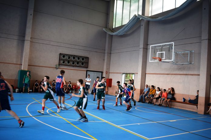 uno de los partidos celebrados en el pabellón de Castejón de Sos (Fotografía: Angel Gayúbar)