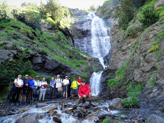 El grupo en la segunda cascada (Fotografía: Carlos Bravo)