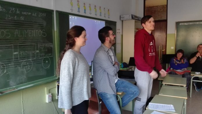 Denise y Audrius en clase (2)