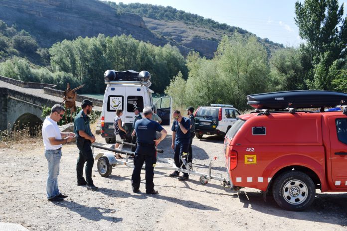Participantes en el operativo de búsqueda tras el hallazgo del cuerpo del joven (Fotografía: Angel Gayúbar)