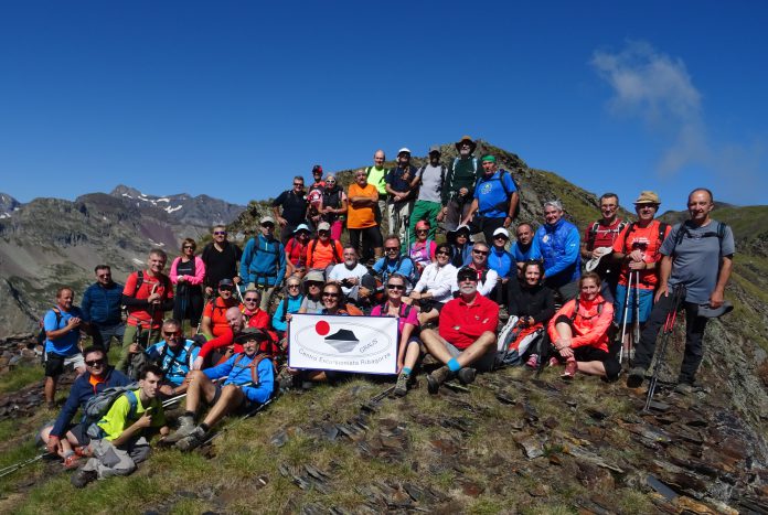 GRUPO EN EL PUERTO DE SALCORZ (Foto: Carlos Bravo)