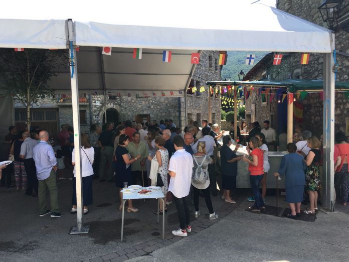 vermú popular en las fiestas de Eriste (Fotografía: Angel Gayúbar)