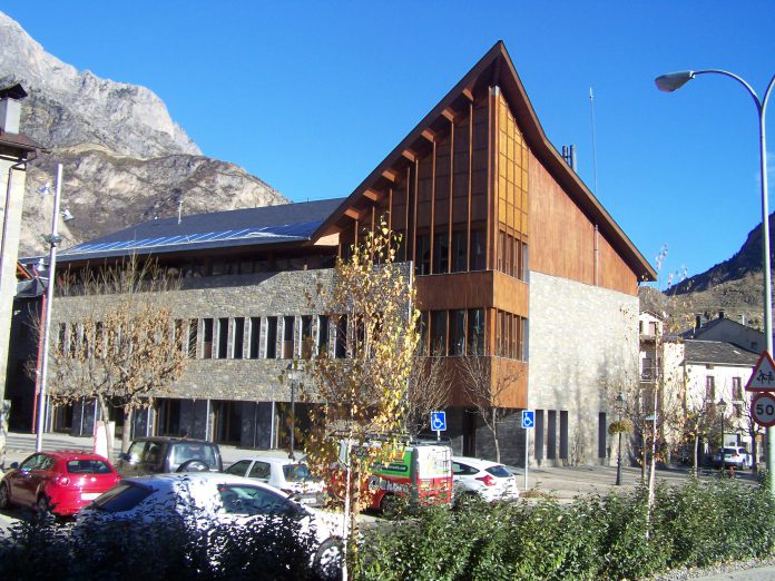 Edificio del Centro de Ciencias de Benasque (Foto: Angel Gayúbar)