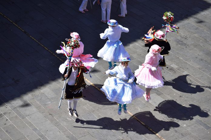 Uno de los espectaculares pasos d elos dances grausinos (Foto: Angel Gayúbar)