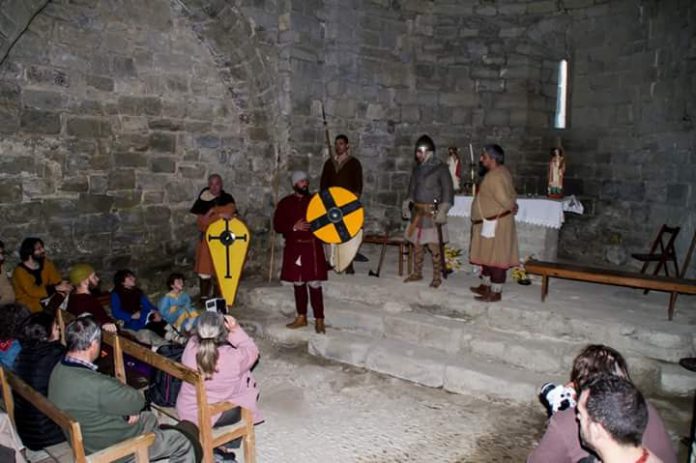 Recreacionistas en Montañana departiendo con el público (Foto: Montaña Vía Condal)