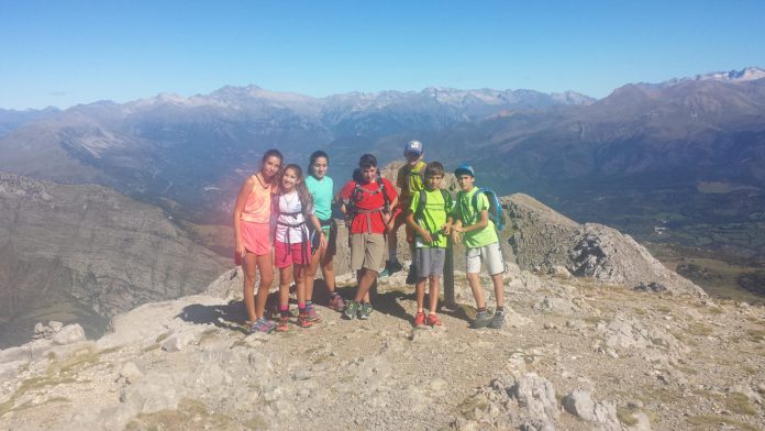 Varios de los participantes en una de las cumbres visistadas (Foto: Servicio especial)A