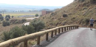 Inversión de 14.000 euros en el quitamiedos del camino de bajada del campo de tiro