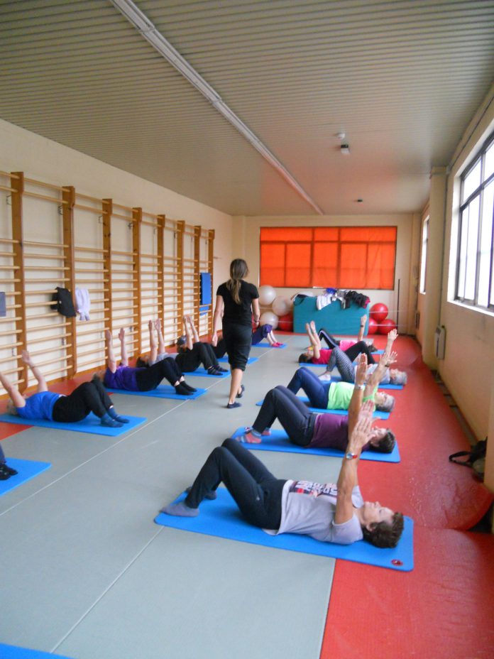 Usuarios del SCD desarrollando una actividad de Pilates (Foto: SCD)