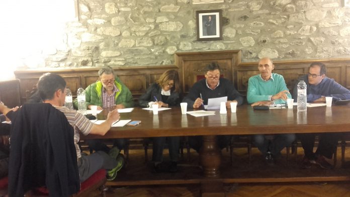 Pleno extraordinario celebrado en Benasque (Fotot: Angel Gayúbar)