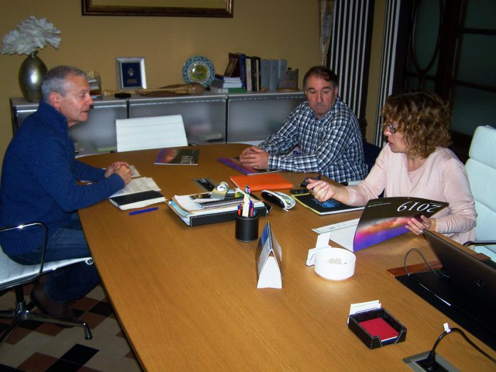 Reunión celebrada en la sede de la Comarca de La Ribagorza para estudiar la situación del puente (Foto: Angel Gayúbar)