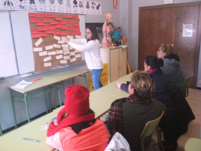 Participantes en una de las clases de Dinámica Grupal de OSZAGALES (Foto: OsZagales)