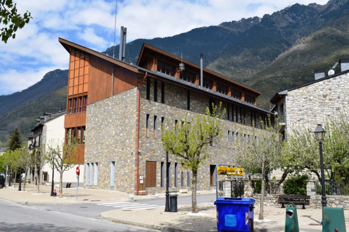 Vista del Centro de Ciencias benasqqués (Foto: Angel Gayúbar)