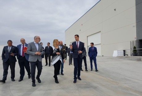 La consejera de Economía, Industria y Empleo, Marta Gastón, visitó dos empresas del polígono La Armentera de Monzón