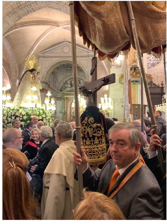 El santo Cristo grausino entrando en la catedral de Valencia (Foto: Servicio especial)
