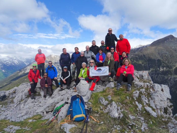 Los excursionistas del CER en la cumbre del Cuezo (Foto: CER)