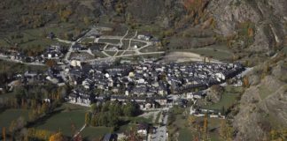 Benasque, en la imagen, vive desde el jueves sus fiestas patronales (Foto: Angel Gayúbar)