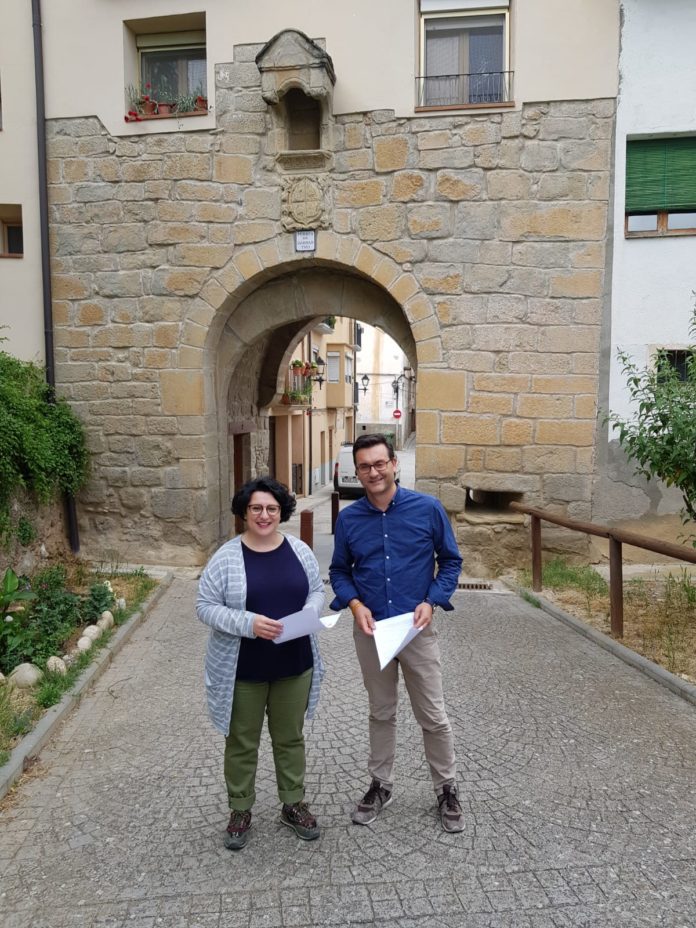 Gemma Betorz (PSOE) y Roque Vicente (PAR), los firmantes del pacto de gobernabilidad grausino (Foto: Servicio especial)