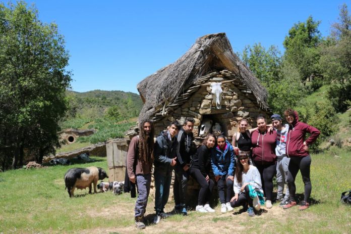 Jóvenes con Rasmia