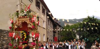 Procesión de San Marsial, uno de los momentos más intensos del ciclo festivo benasqués (Foto: Angel Gayúbar)