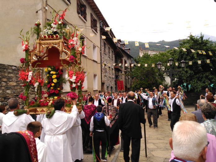 Procesión de San Marsial, uno de los momentos más intensos del ciclo festivo benasqués (Foto: Angel Gayúbar)