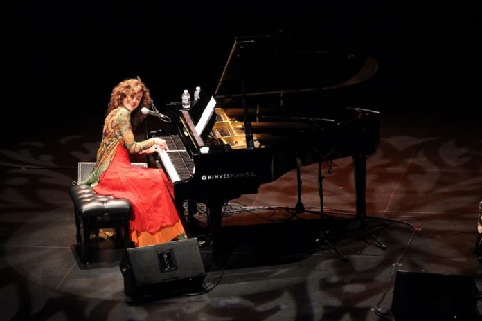 Carmen París en plena actuación (Foto: Servicio especial)