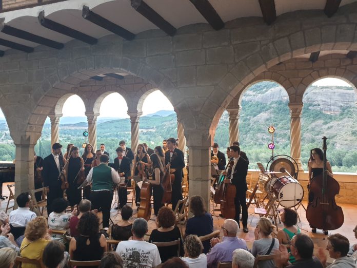 Actuación de la Atlantida Chamber Orchestra en la basílica de La Peña (Foto: Angel Gayúbar)
