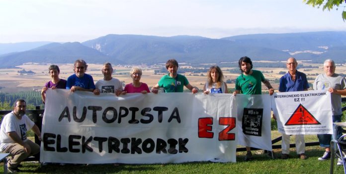 Una instantánea de la reunión en Santa Cruz de Campezo (Álava), el pasado mes de julio, de la Red de Apoyo Mutuo (Foto: Carlos González)