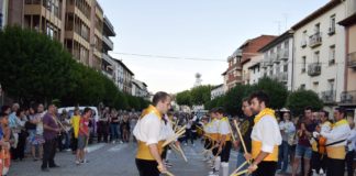 Una de las actuaciones celebradas este sábado en las calles grausinas (Foto: Angel Gayúbar)