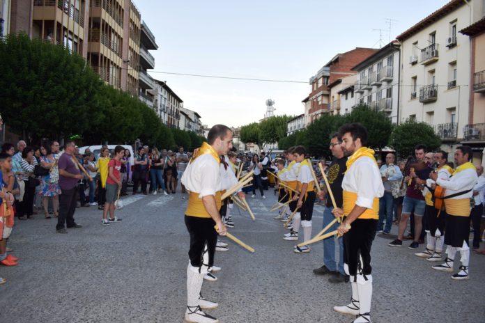 Una de las actuaciones celebradas este sábado en las calles grausinas (Foto: Angel Gayúbar)