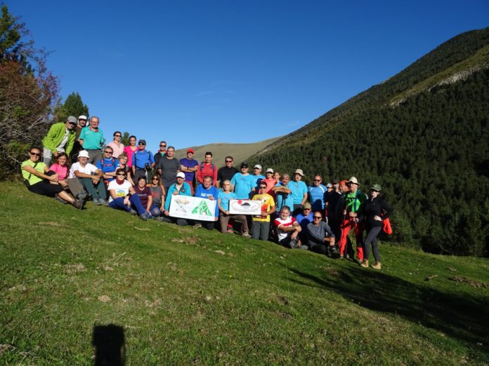 Excursionistas participantes en una foto de grupo (Foto: CER)