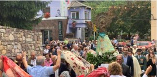 Baile del pañuelo el pasado sábado ante la Virgen del Pilar (Foto: Servicio especial)