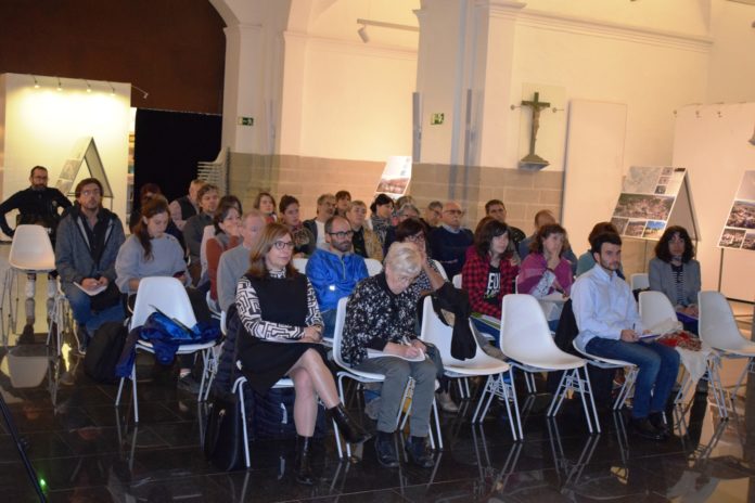 Asistentes a la Jornada sobre cultura y zonas deshabitadas (Foto: Angel Gayúbar)