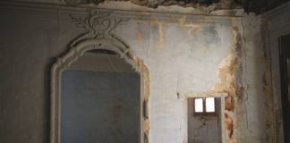 Casa Ena, entrada, foto d ela autora d ela exposición