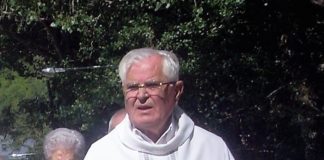 Mosen Ernesto Durán en una de sus actividades sacerdotales (Foto: Angel Gayúbar)